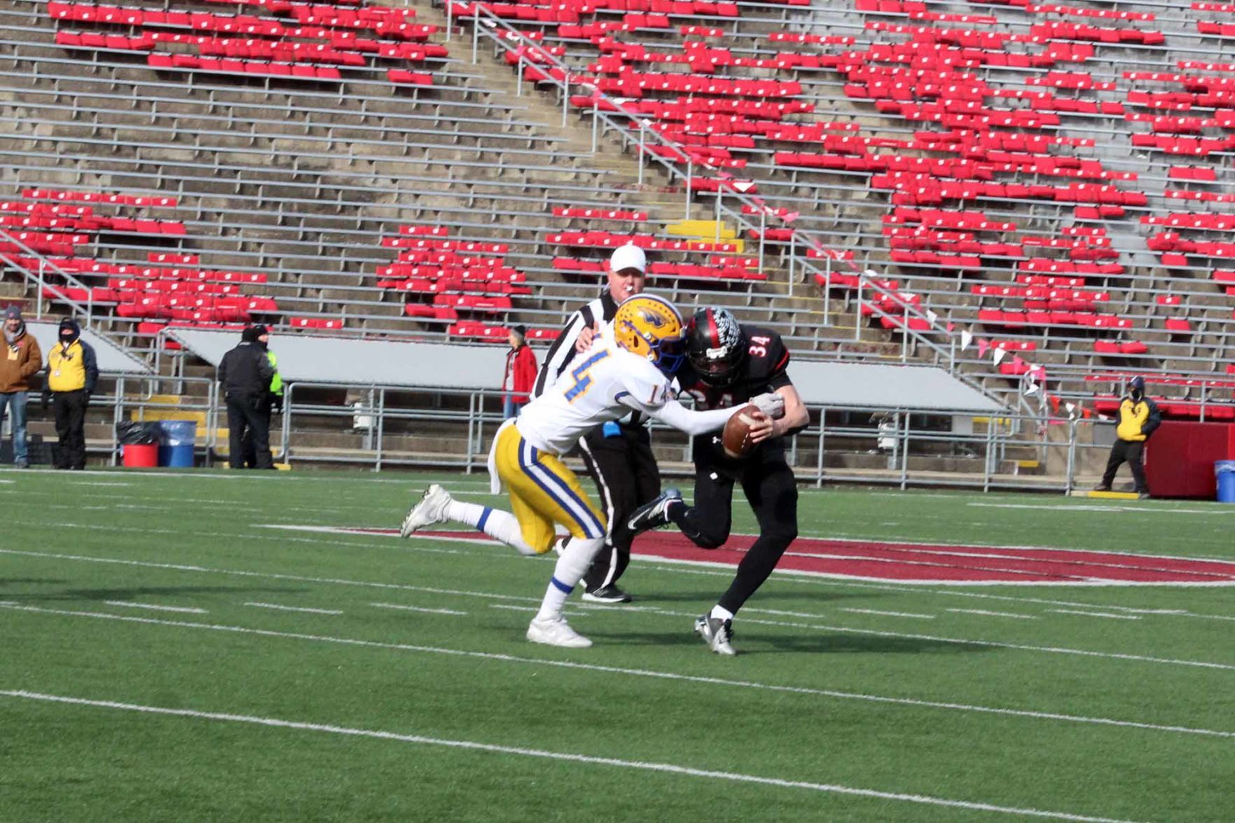Rice Lake football vs. Pewaukee Division 3 state 11-19-21